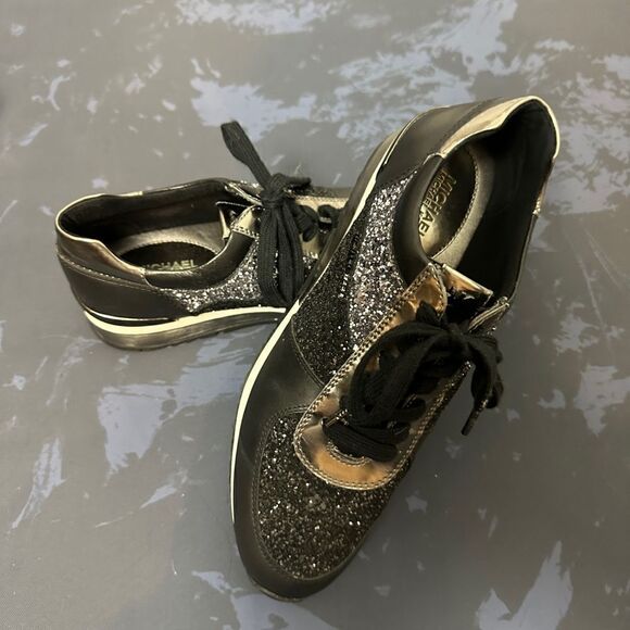 Nwot Michael Kors leather shoes size 9.5, 1 inch heel lift - Picture 3 of 11